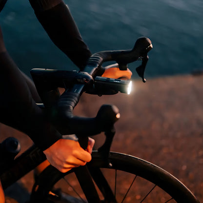 Luz Para Bicicleta Delante Led Usb-c Iluminación Sensible Color Negro